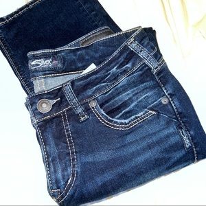 SOLD—- Silver Jeans — Avery Straight w29/L32